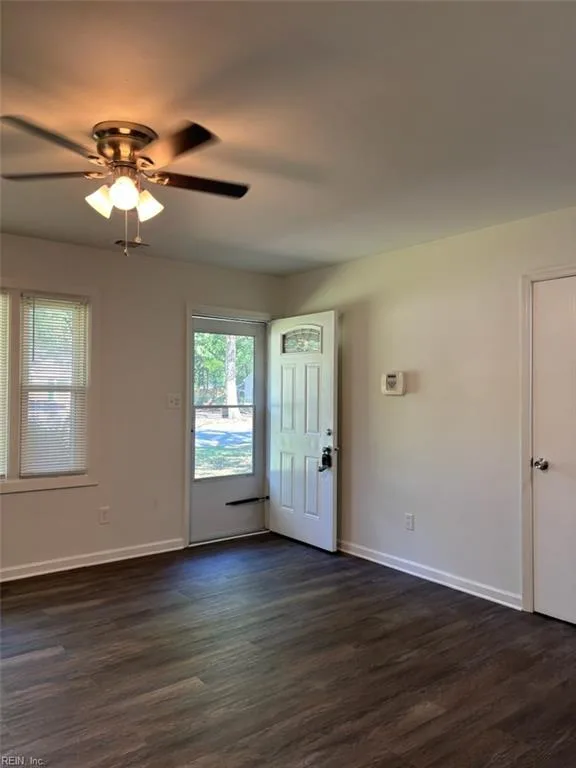 212 Pine Grove AVE, HAMPTON VA 23669 - Photo 3