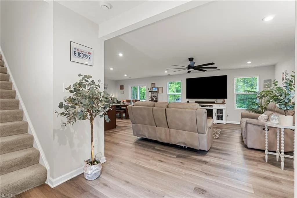 305 Lorraine DR, WILLIAMSBURG VA 23185 - Photo 4