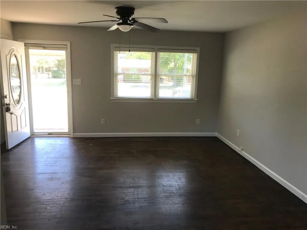 725 Harpersville RD, NEWPORTNEWS VA 23601 - Photo 3