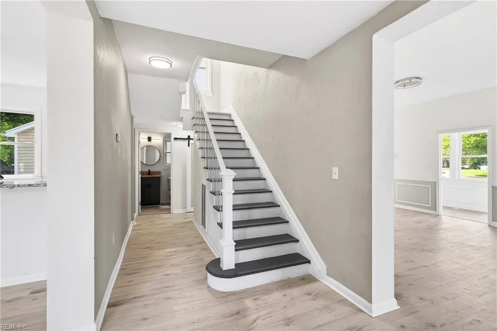 2595 Ruffin WAY, NORFOLK VA 23504 - Photo 5