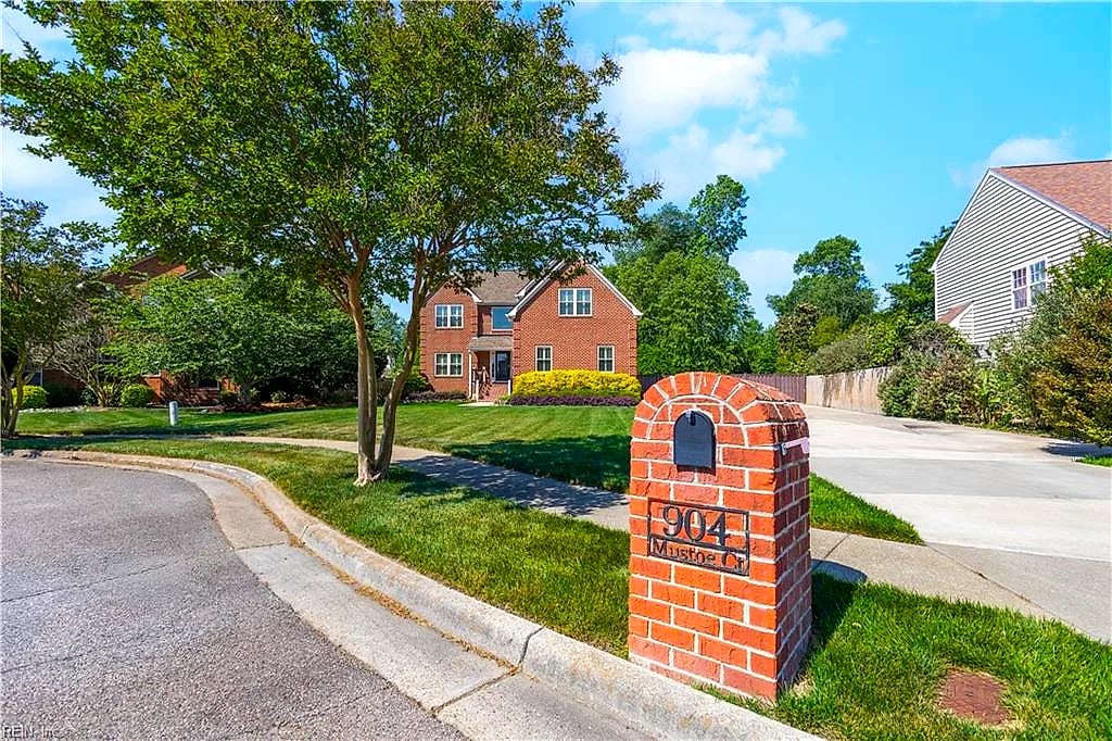 904 Mustoe CT, Chesapeake — 4 bed Residential, 2,701 sqft