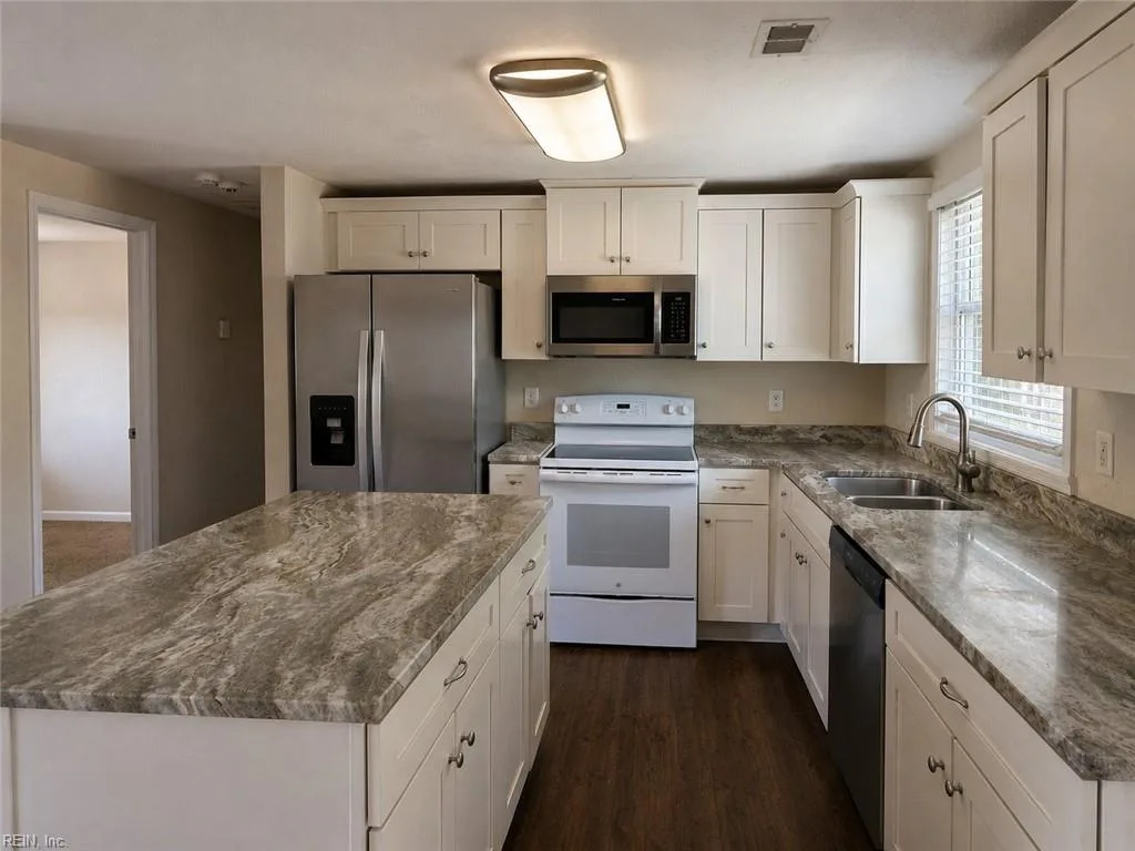 1903 Seward DR, HAMPTON VA 23663 - Photo 4