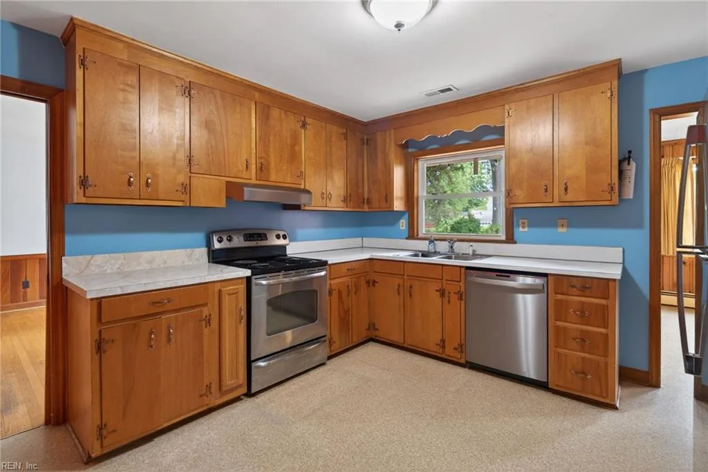 110 Marvin DR, HAMPTON VA 23666 - Photo 3