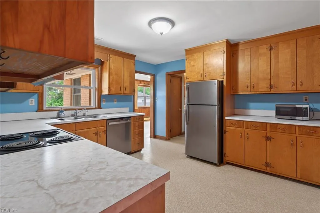 110 Marvin DR, HAMPTON VA 23666 - Photo 4