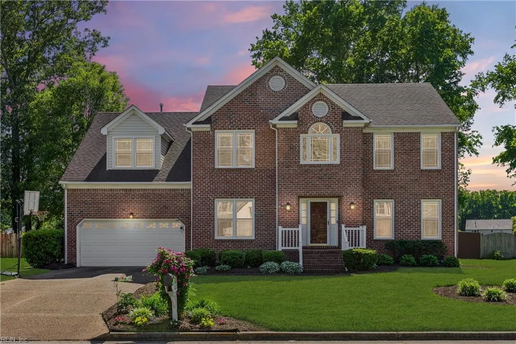 122 Rockmor LN, Yorktown — 4 bed Residential, 3,473 sqft