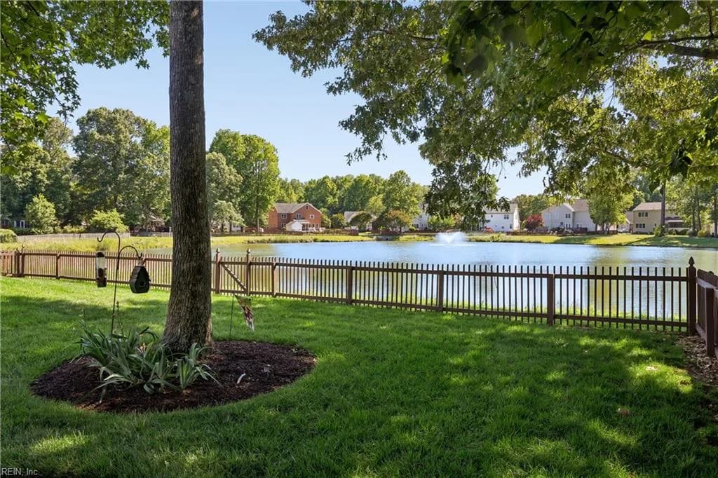 122 Rockmor LN, YORKTOWN VA 23693 - Photo 3
