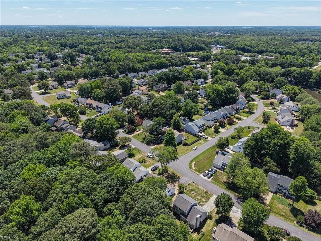 217 Gardenville DR, YORKTOWN VA 23693 - Photo 4