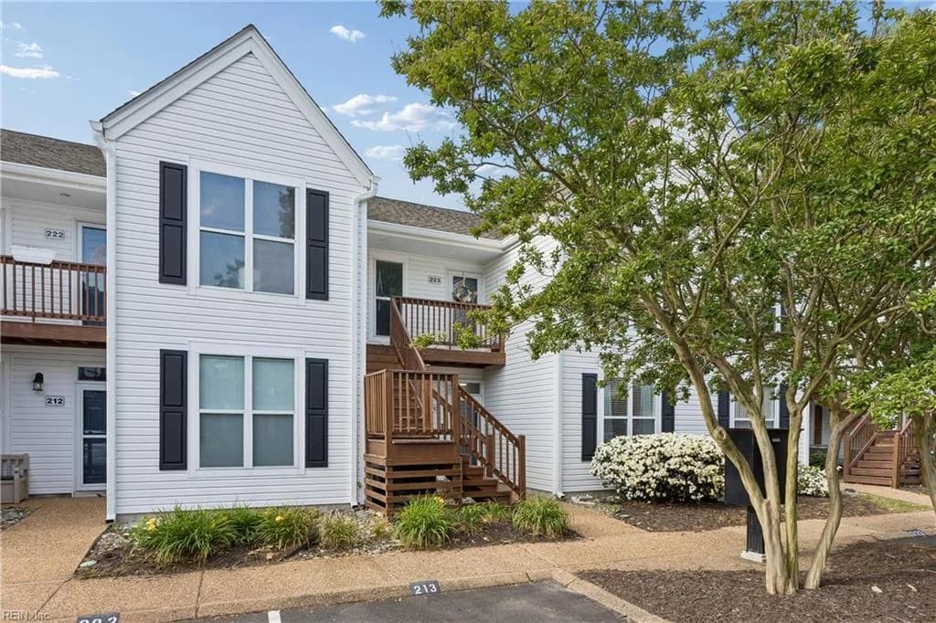 213 Persimmon DR, YORKTOWN VA 23693 - Photo 3