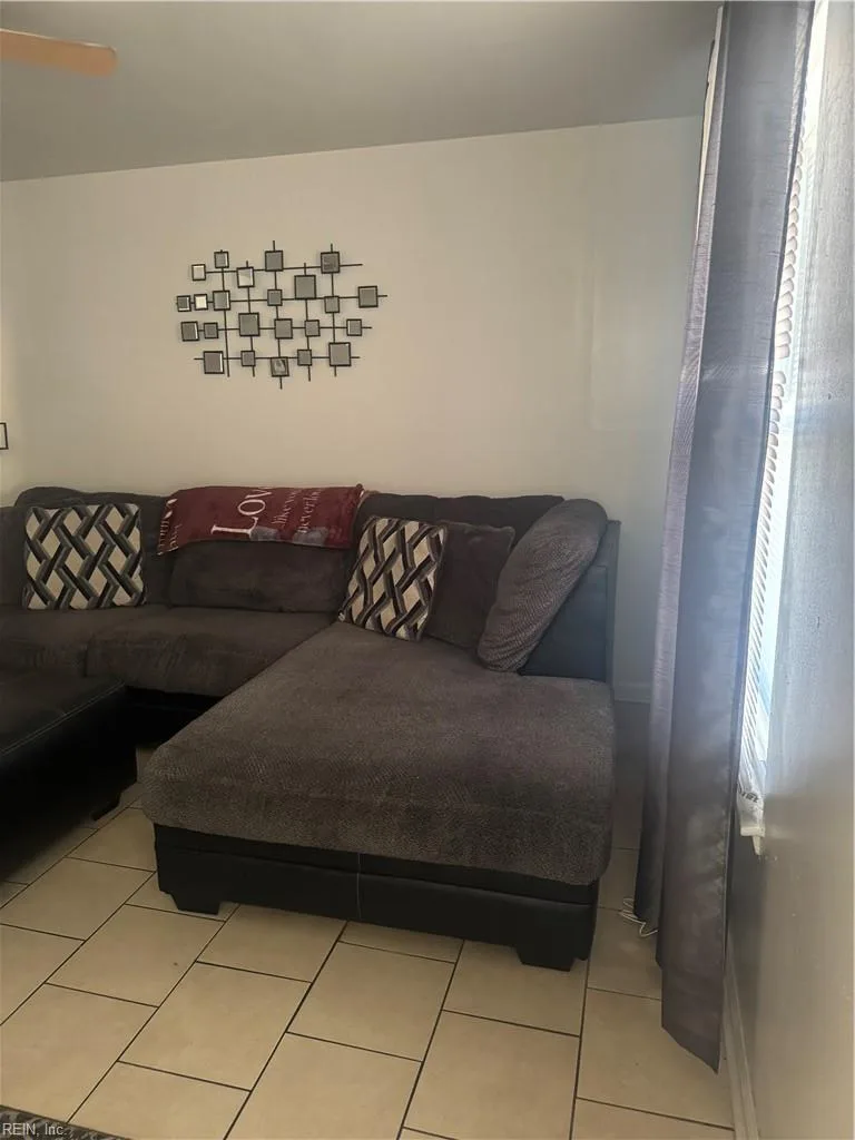 1651 Darren CIR, PORTSMOUTH VA 23701 - Photo 3
