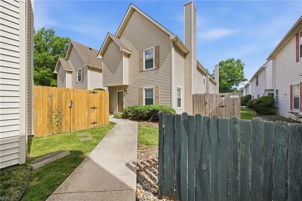 944 Gas Light LN, VIRGINIABEACH VA 23462 - Main photo