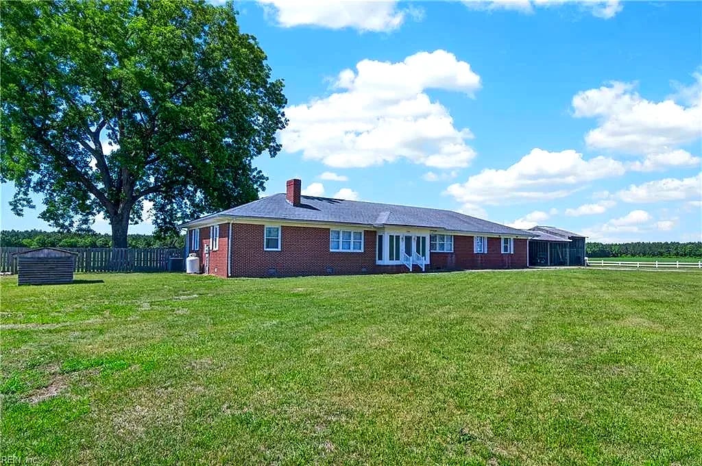 25452 Walters HWY, Windsor — 5 bed Residential, 2,500 sqft