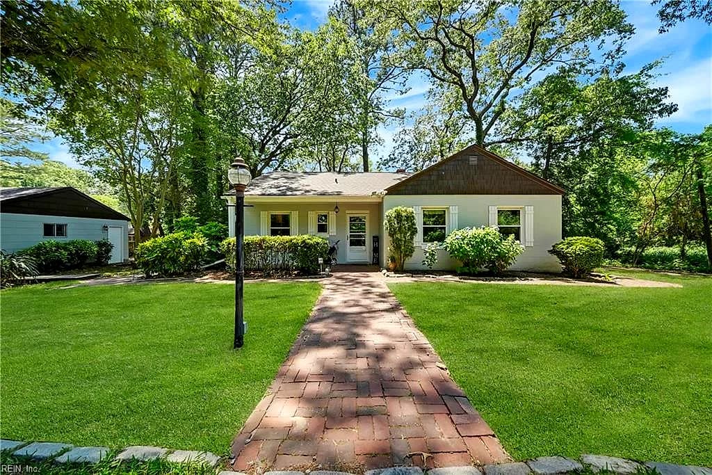 222 Sparrow RD, CHESAPEAKE VA 23325 - Main photo