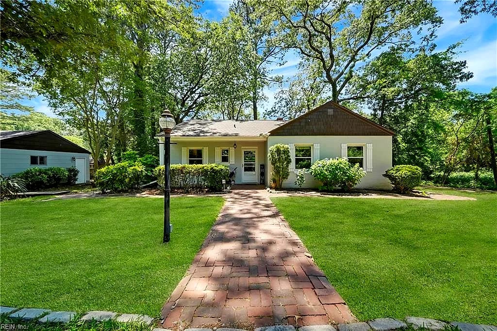 222 Sparrow RD, Chesapeake — 3 bed Residential, 1,321 sqft