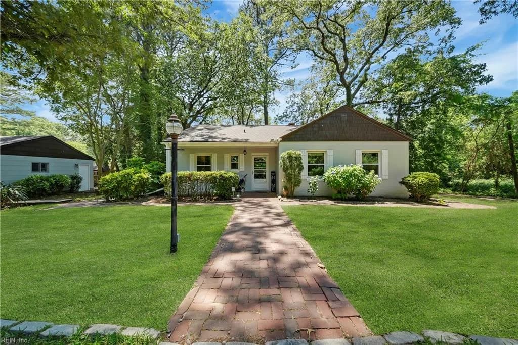 222 Sparrow RD, CHESAPEAKE VA 23325 - Photo 2