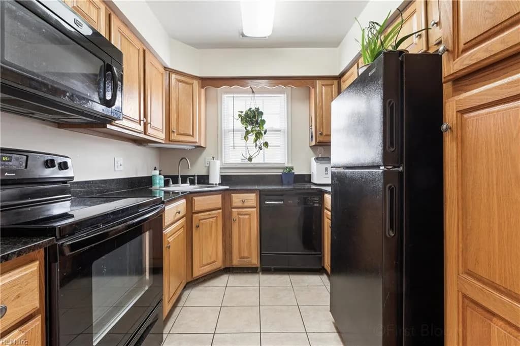 1304 Stockley GDNS #507, NORFOLK VA 23517 - Photo 4