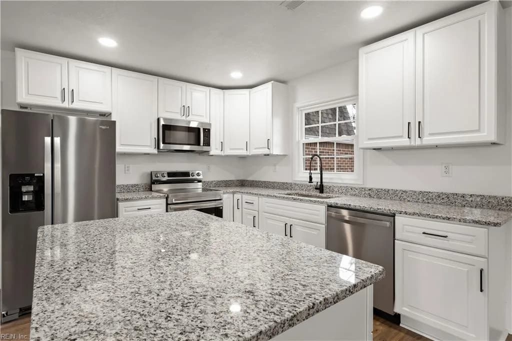 3025 Woodlawn DR, SUFFOLK VA 23434 - Photo 4