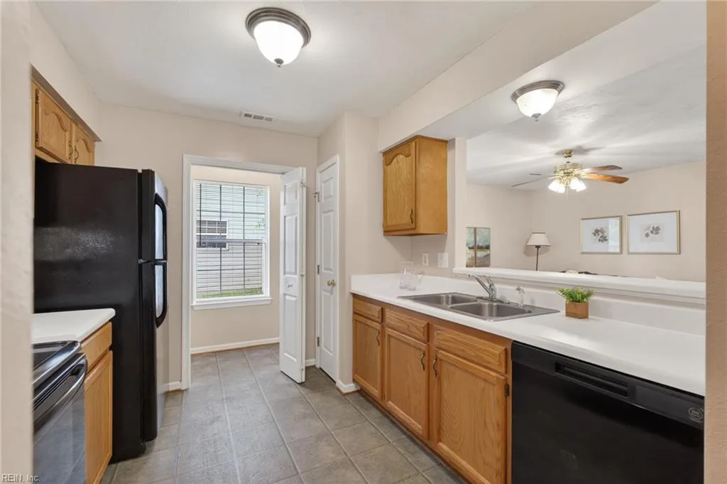 310 Greenfield CRES, SUFFOLK VA 23434 - Photo 5