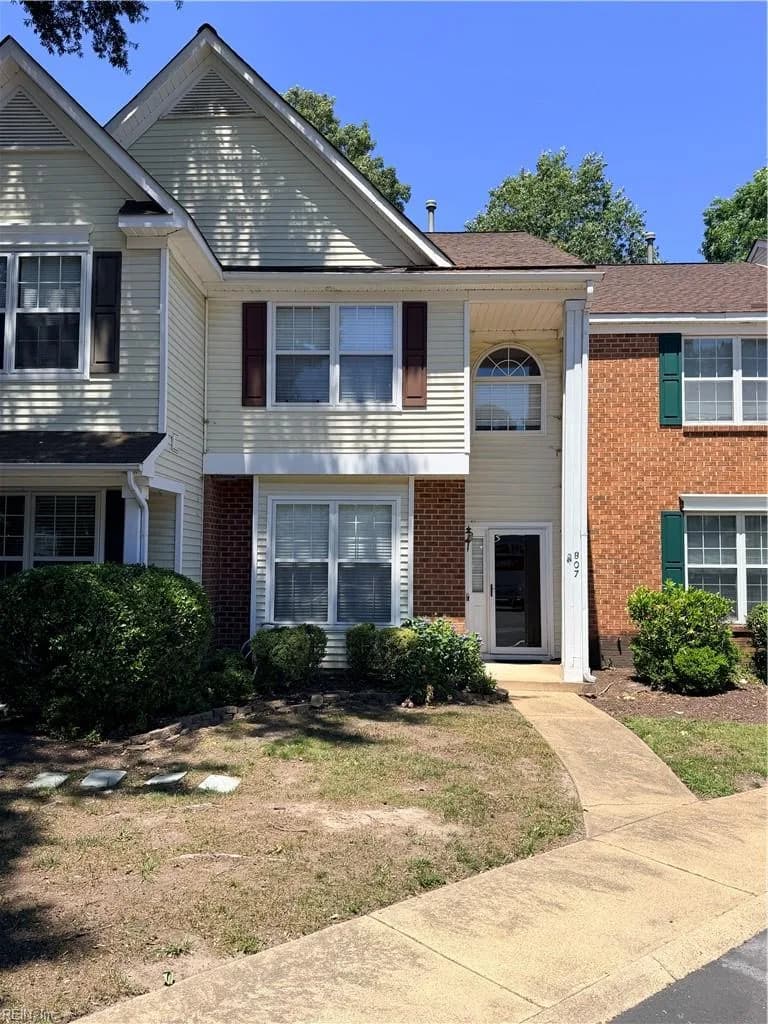807 Oak Springs CT, NEWPORTNEWS VA 23602 - Photo 2