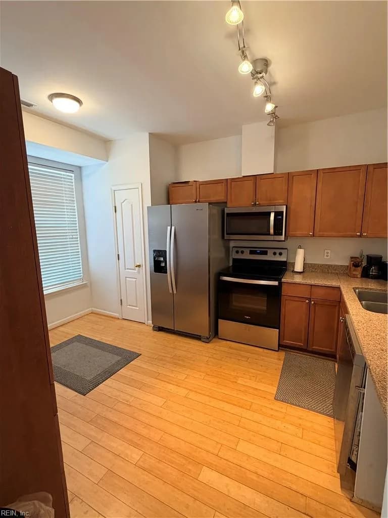 807 Oak Springs CT, NEWPORTNEWS VA 23602 - Photo 4