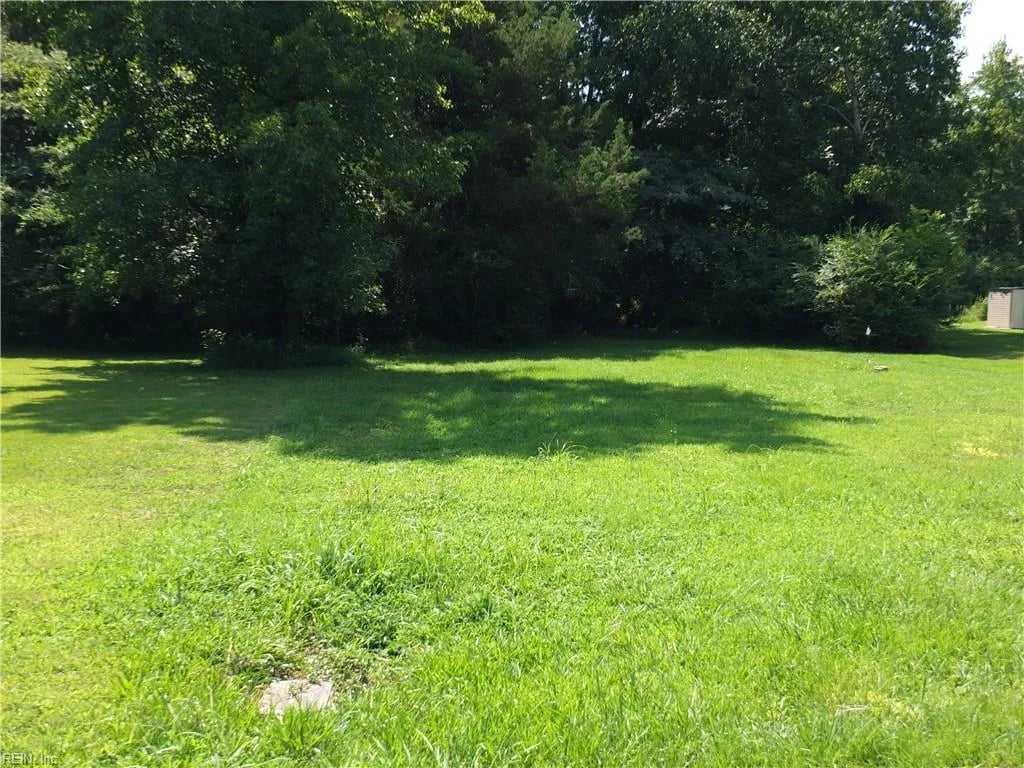 108 Pine ST, WAKEFIELD VA 23888