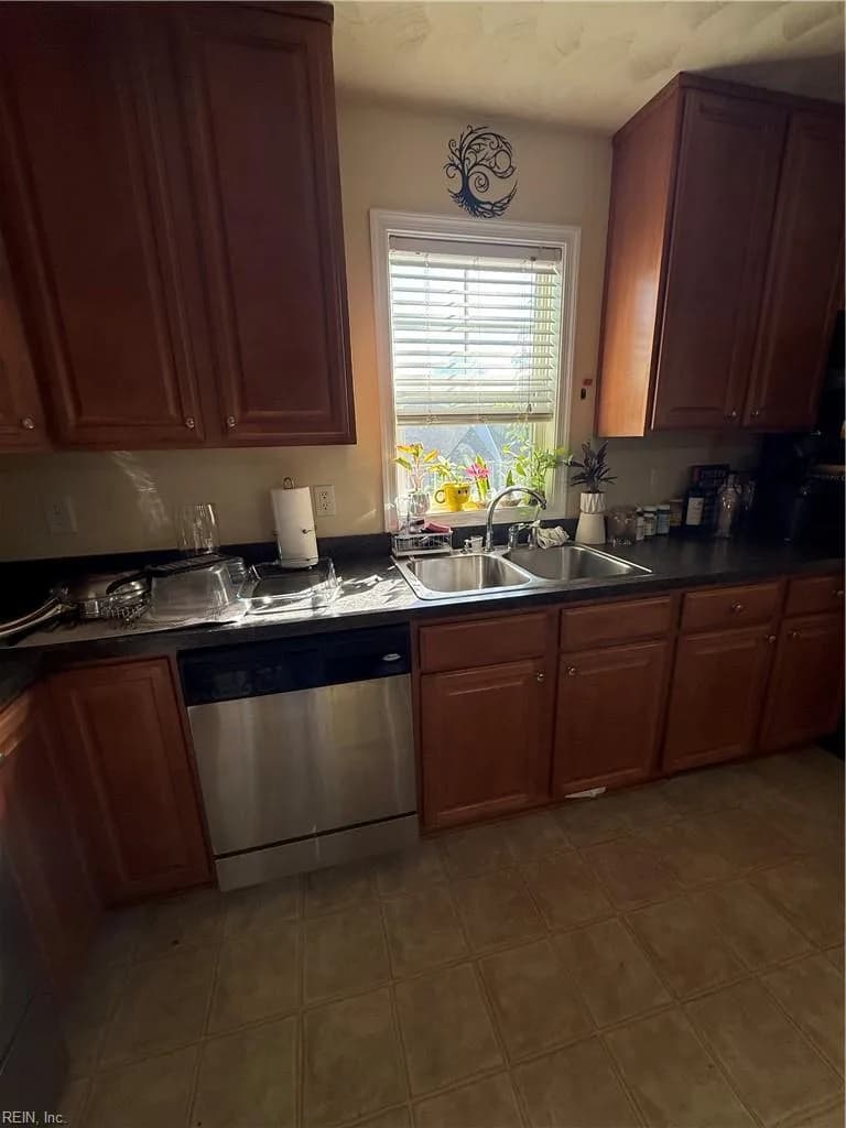 5565 Taylors Walke LN, VIRGINIABEACH VA 23462 - Photo 5