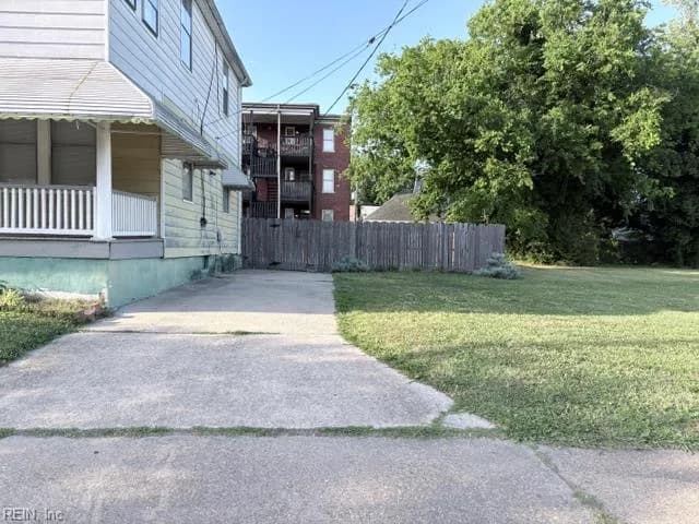 320 W 27th ST, NORFOLK VA 23517 - Photo 3