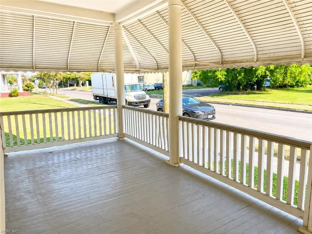 320 W 27th ST, NORFOLK VA 23517 - Photo 4