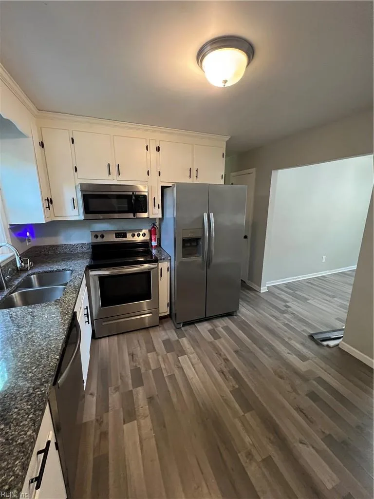 749 April LN, NEWPORTNEWS VA 23601 - Photo 5