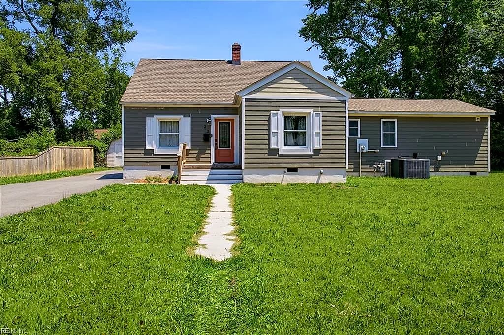 23 Clover ST, HAMPTON VA 23669 - Main photo