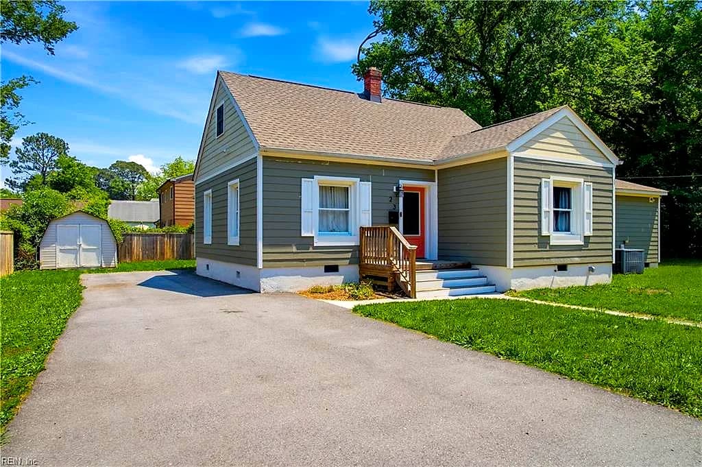 23 Clover ST, HAMPTON VA 23669 - Photo 3