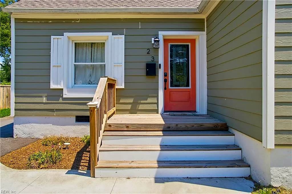 23 Clover ST, HAMPTON VA 23669 - Photo 4