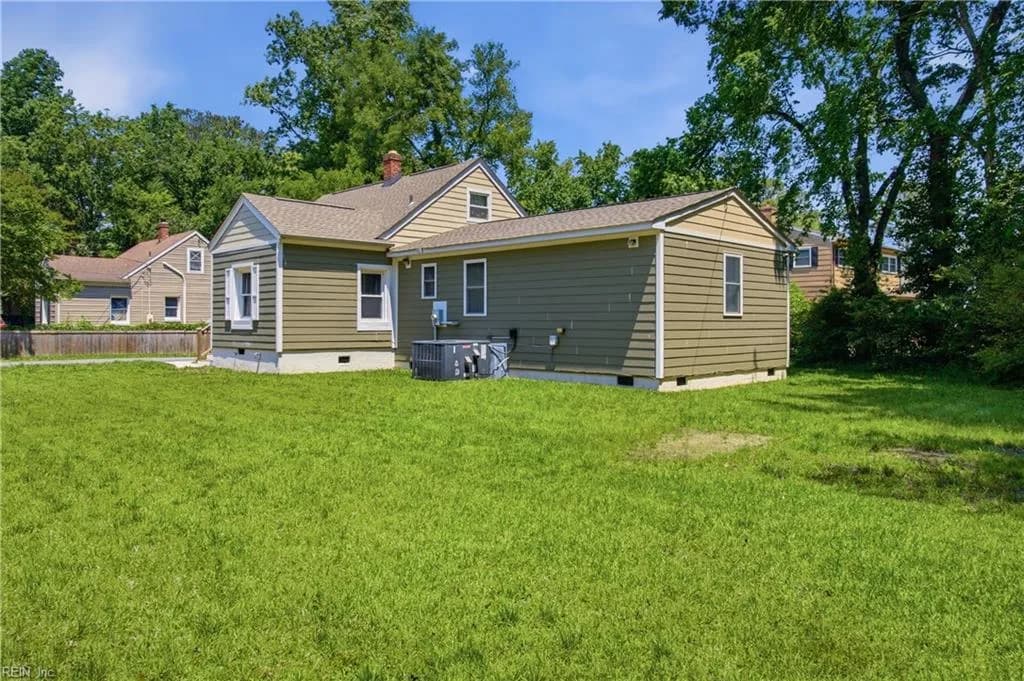 23 Clover ST, HAMPTON VA 23669 - Photo 5