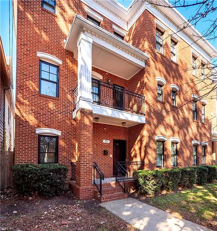 915 Colley AVE #A, Norfolk — 3 bed Residential, 2,710 sqft