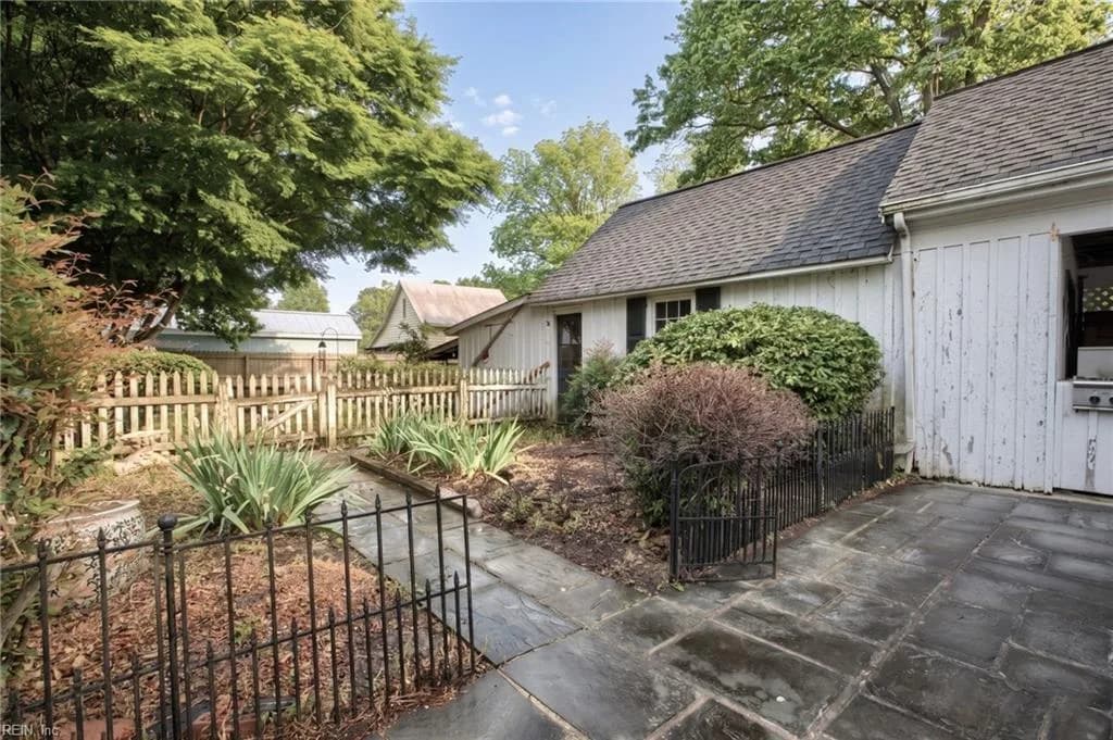 210 Watling ST, URBANNA VA 23175 - Photo 4