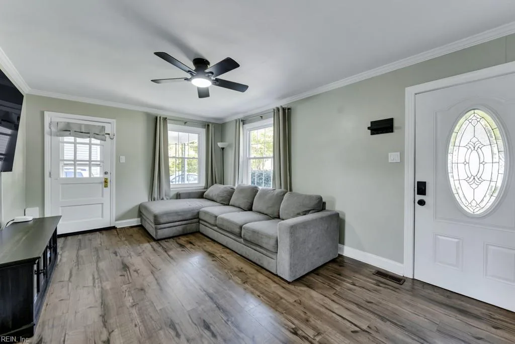 7708 Gloucester AVE, NORFOLK VA 23505 - Photo 3