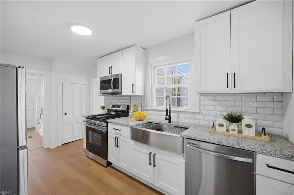 71 Aylwin RD, PORTSMOUTH VA 23702 - Main photo