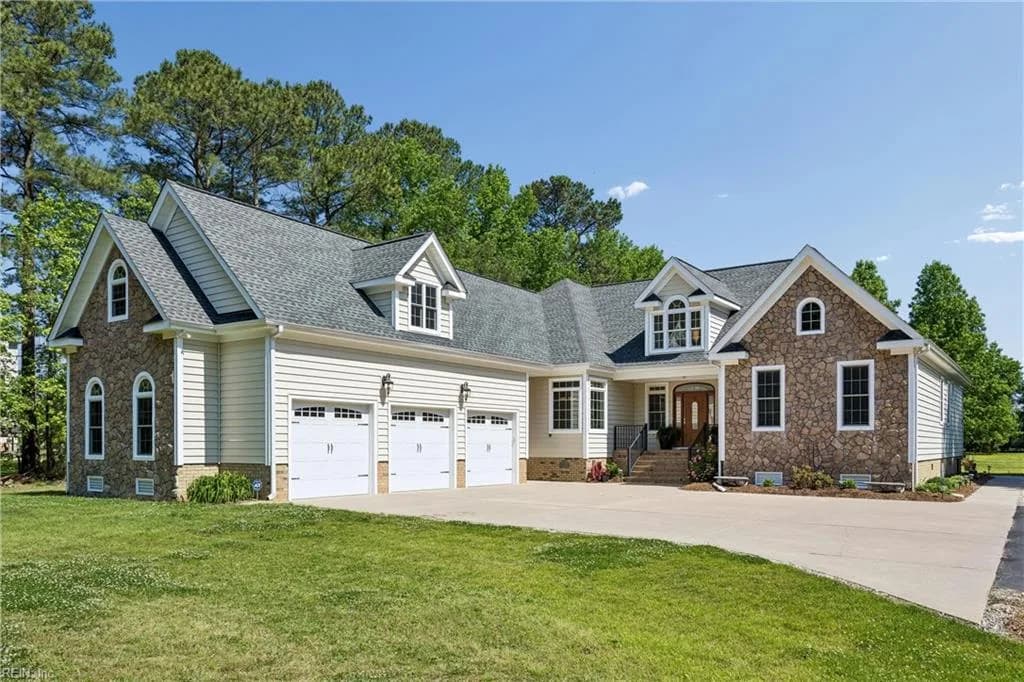 38 Forrest RD, POQUOSON VA 23662 - Main photo