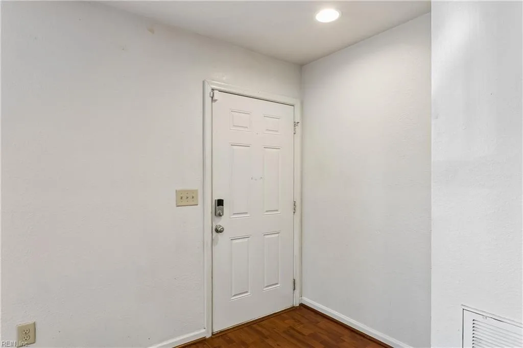 428 Shenandoah RD, HAMPTON VA 23661 - Photo 5