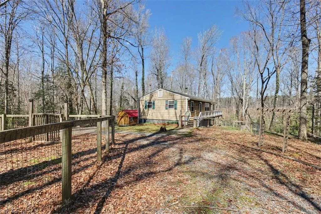 9937 Bacons LN, GLOUCESTER VA 23061 - Main photo