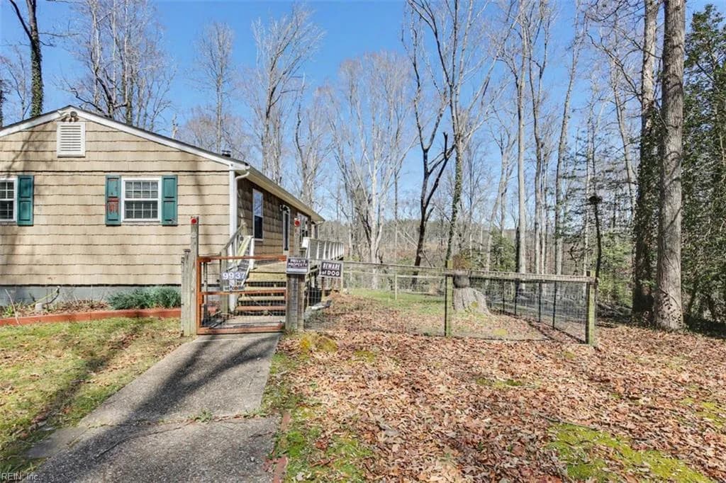 9937 Bacons LN, GLOUCESTER VA 23061 - Photo 3