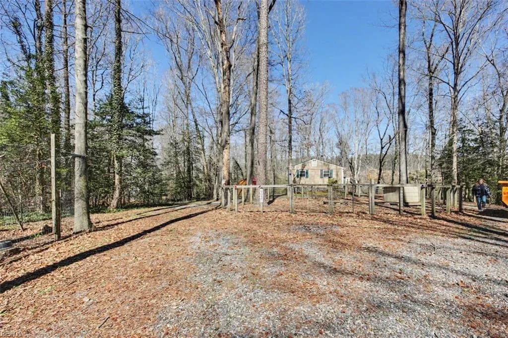 9937 Bacons LN, GLOUCESTER VA 23061 - Photo 4