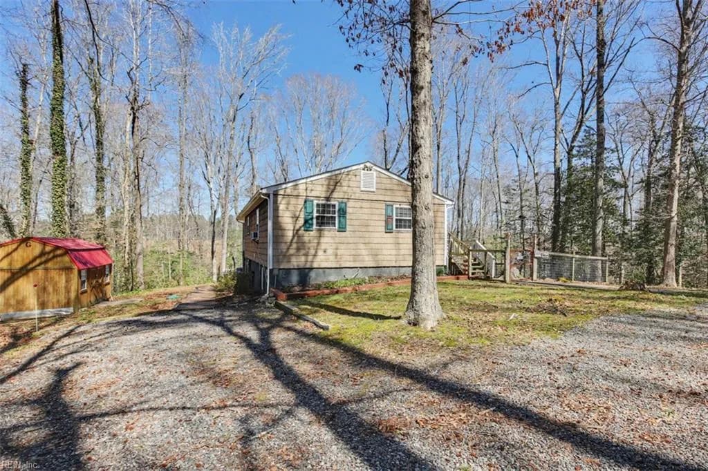9937 Bacons LN, GLOUCESTER VA 23061 - Photo 5
