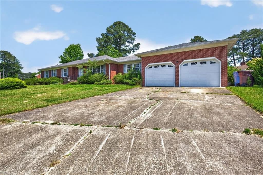 1875 Ames CIR W, CHESAPEAKE VA 23321 - Photo 4