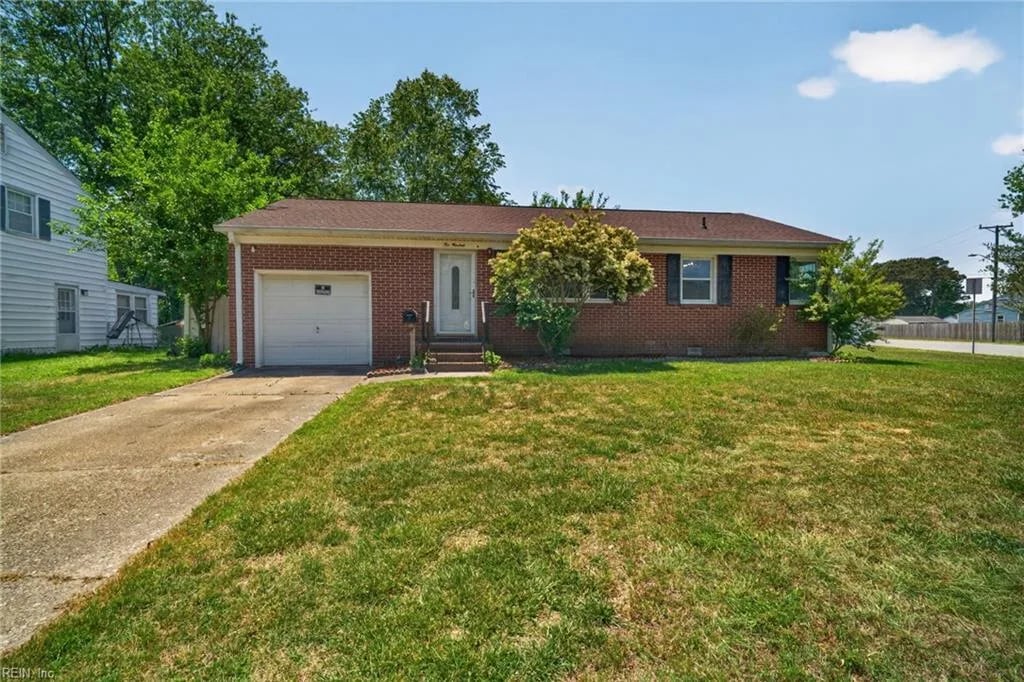 200 Valirey DR, HAMPTON VA 23669