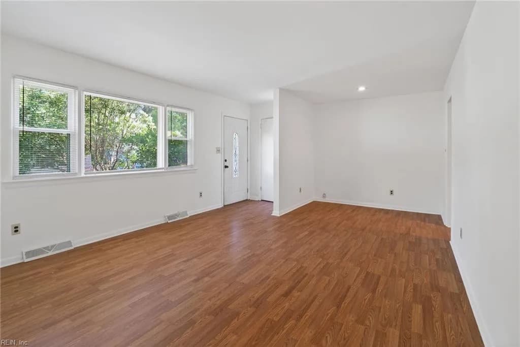 200 Valirey DR, HAMPTON VA 23669 - Photo 5