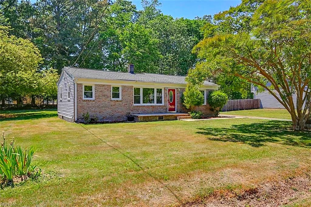 105 2nd ST, YORKTOWN VA 23692 - Main photo