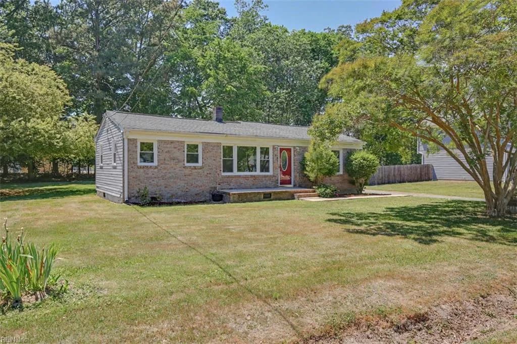 105 2nd ST, YORKTOWN VA 23692 - Main photo