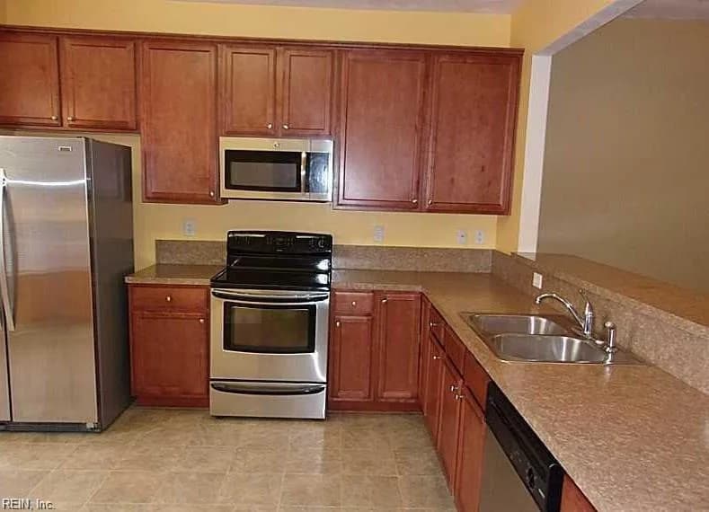 24 Rutland DR, HAMPTON VA 23666 - Photo 5