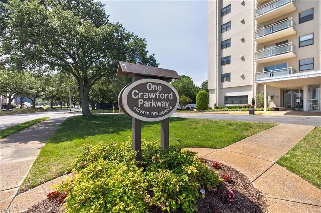 1 Crawford PW #1301, PORTSMOUTH VA 23704 - Main photo