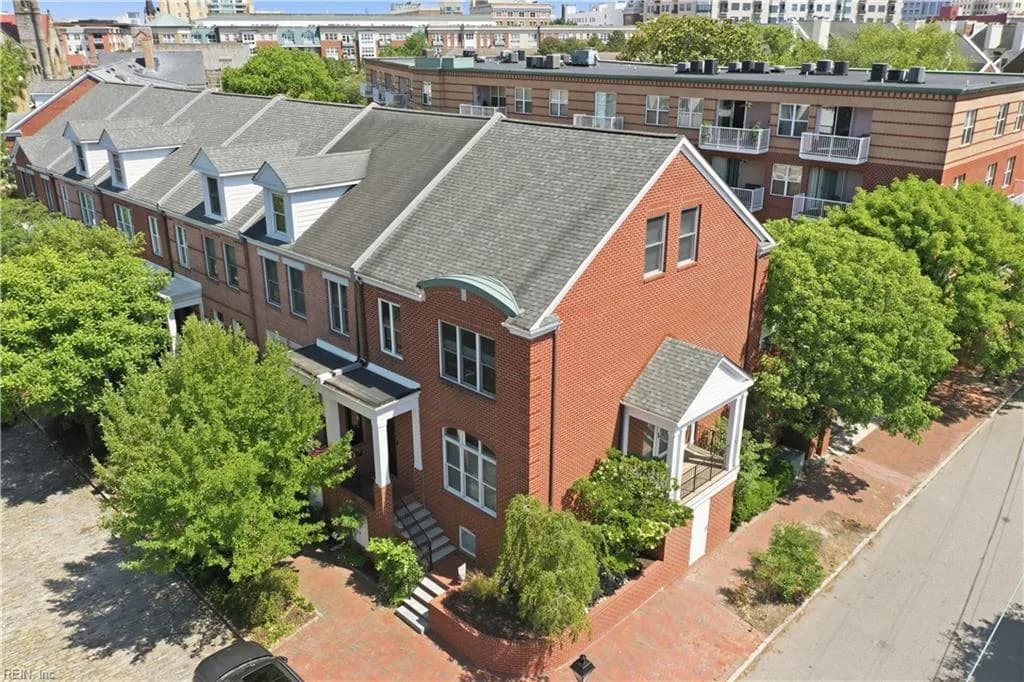 261 W Freemason ST, NORFOLK VA 23510 - Photo 2